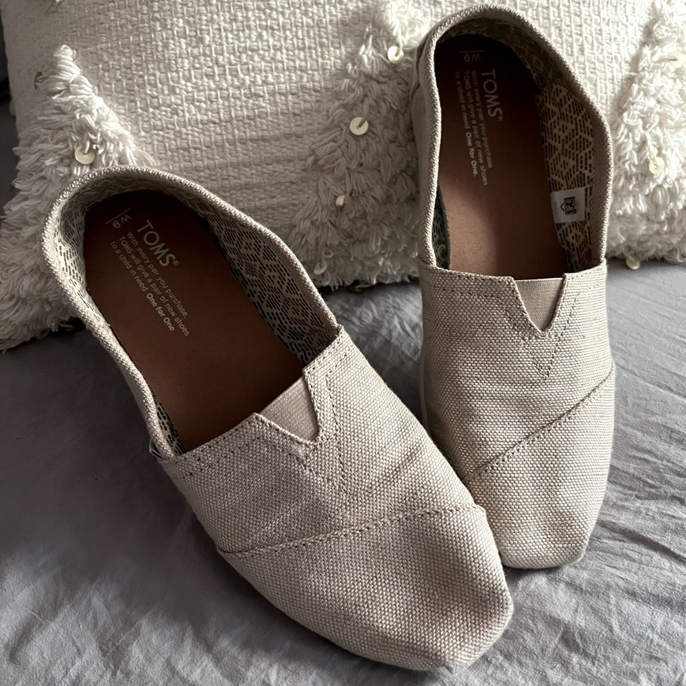 Tan Toms